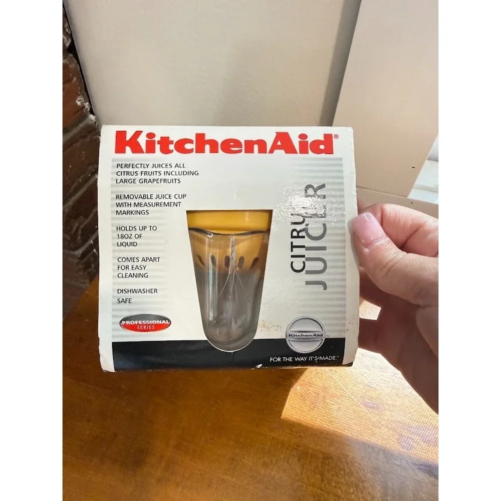 NOS KitchenAid Citrus Juicer,Clear Measuring Cup,Yellow Top 18oz Dishwasher Safe